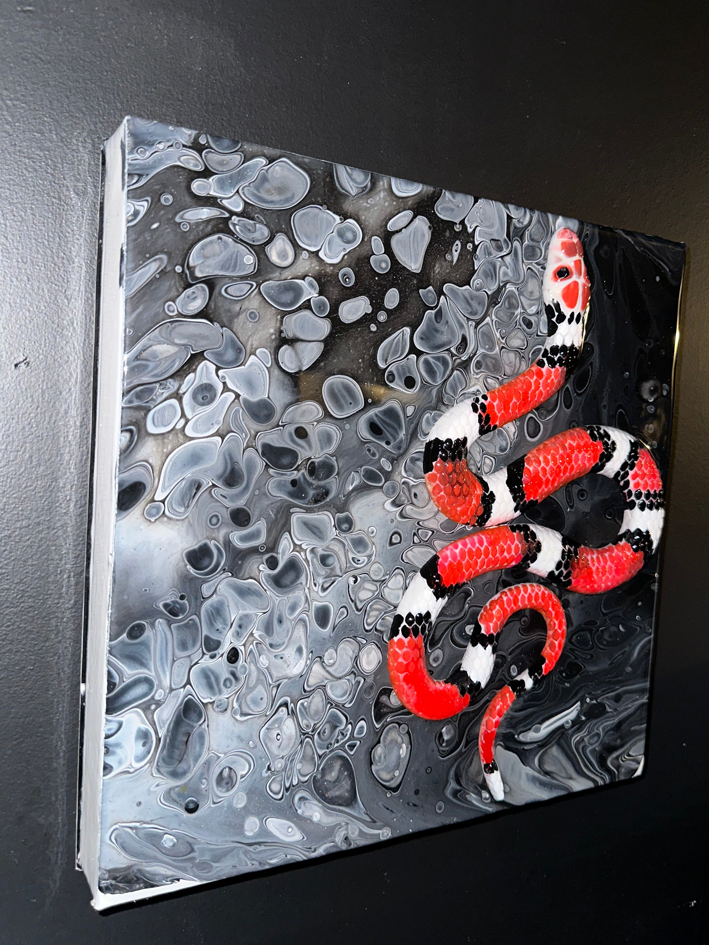 3-D milk snake