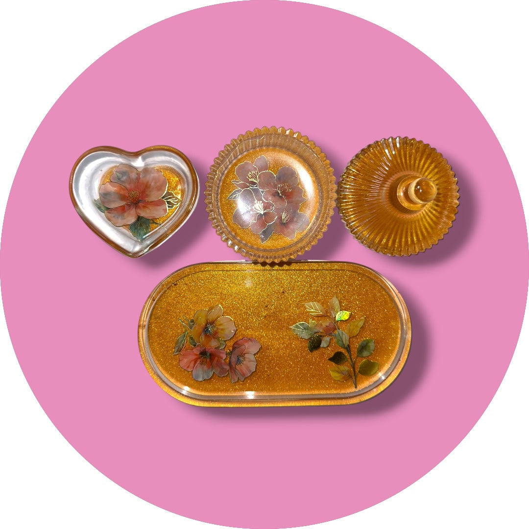 Tray and container set