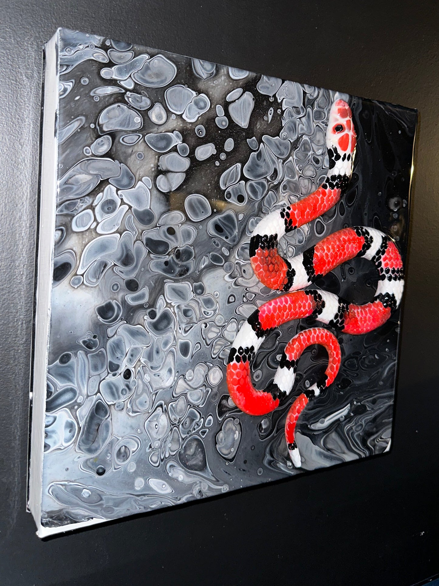 3-D milk snake